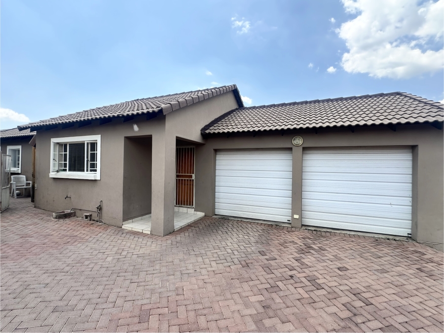 3 Bedroom Property for Sale in Thatchfield Estate Gauteng