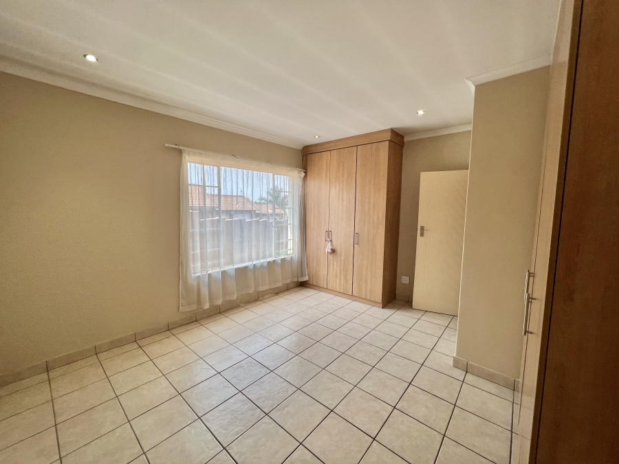 3 Bedroom Property for Sale in Thatchfield Estate Gauteng