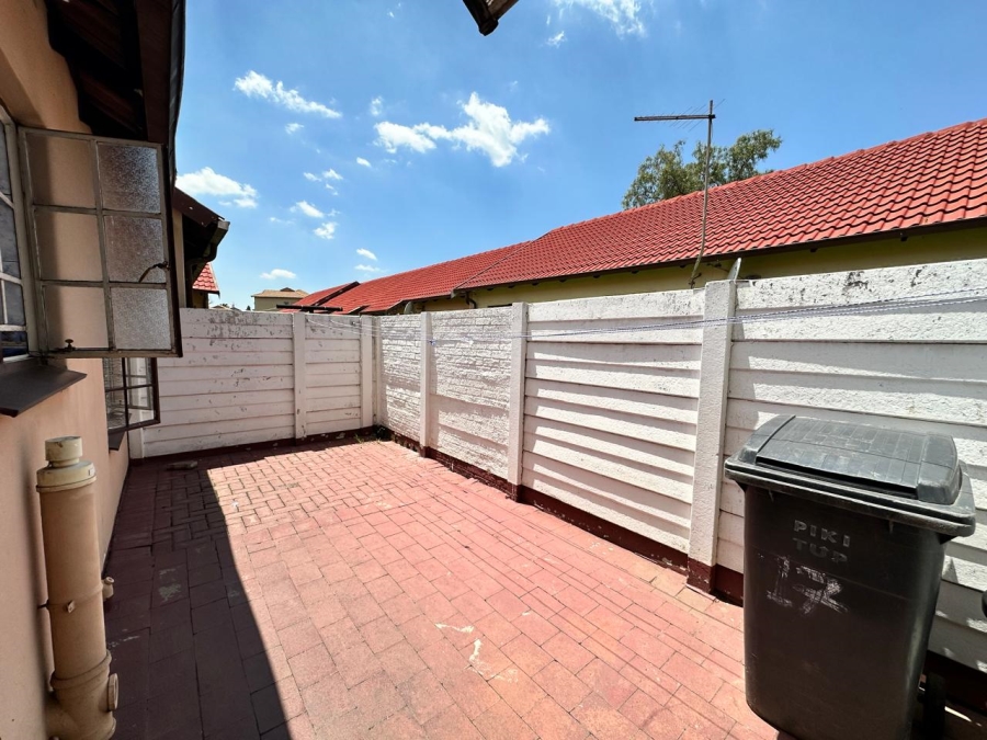 2 Bedroom Property for Sale in Meredale Gauteng