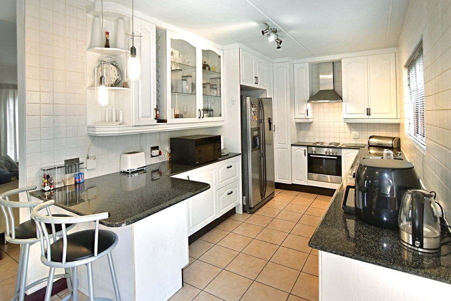 3 Bedroom Property for Sale in Noordwyk Gauteng