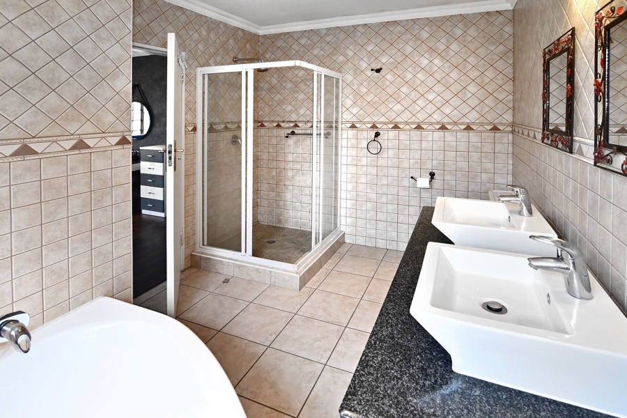 3 Bedroom Property for Sale in Noordwyk Gauteng