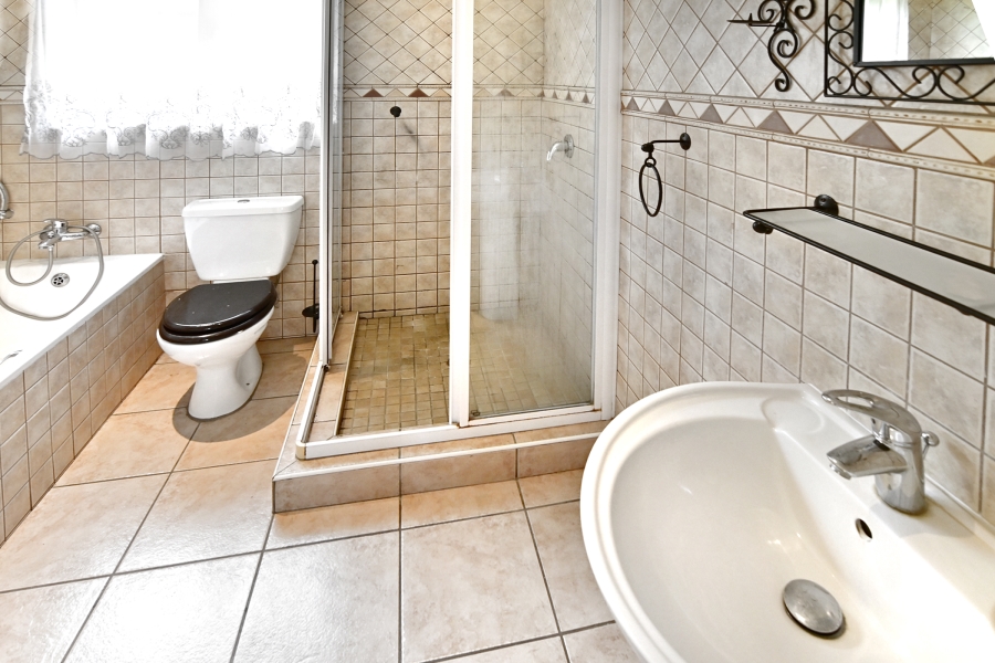 3 Bedroom Property for Sale in Noordwyk Gauteng