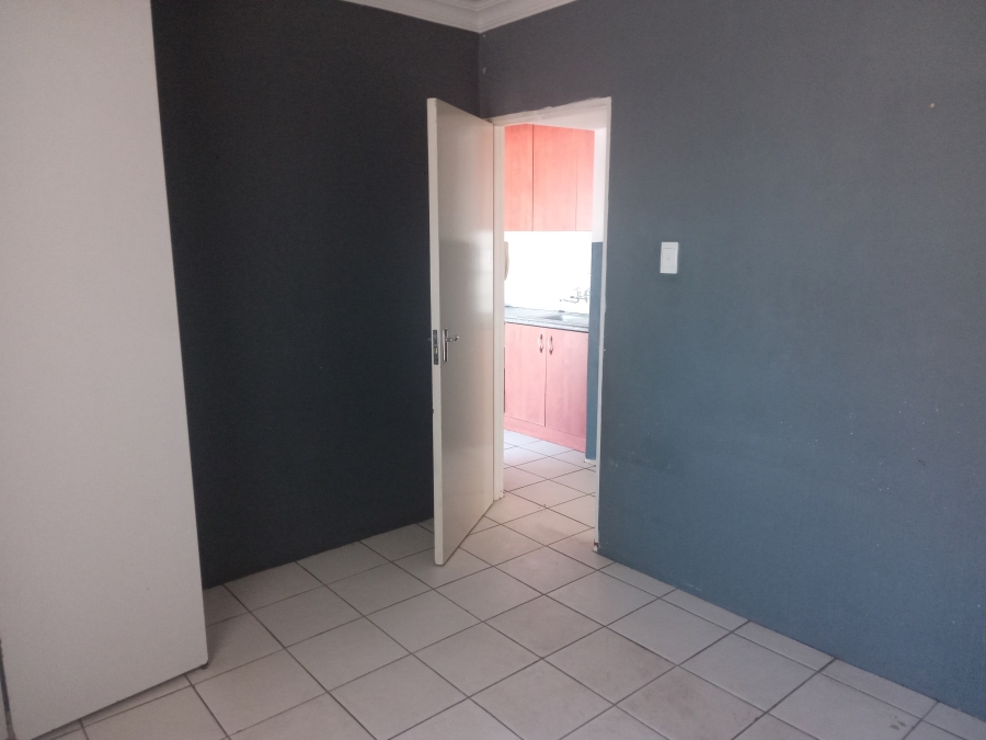 1 Bedroom Property for Sale in Vosloorus Gauteng