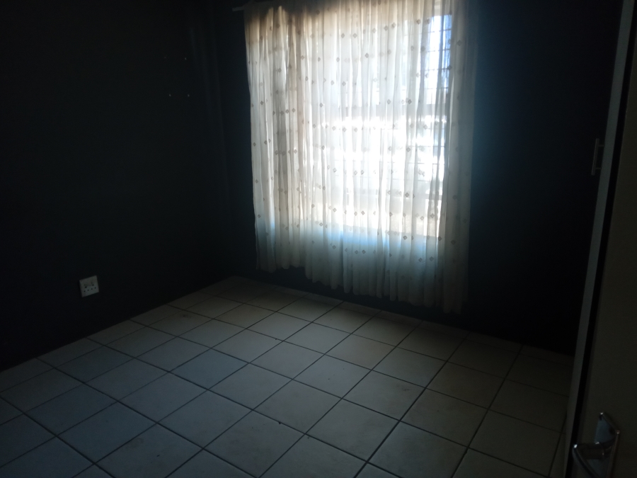 1 Bedroom Property for Sale in Vosloorus Gauteng