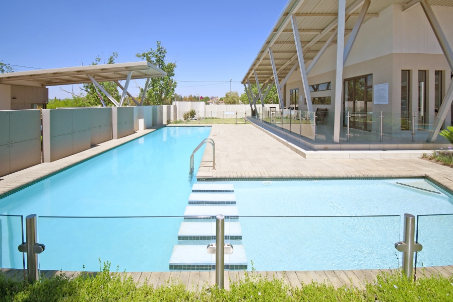 To Let 2 Bedroom Property for Rent in Broadacres Gauteng