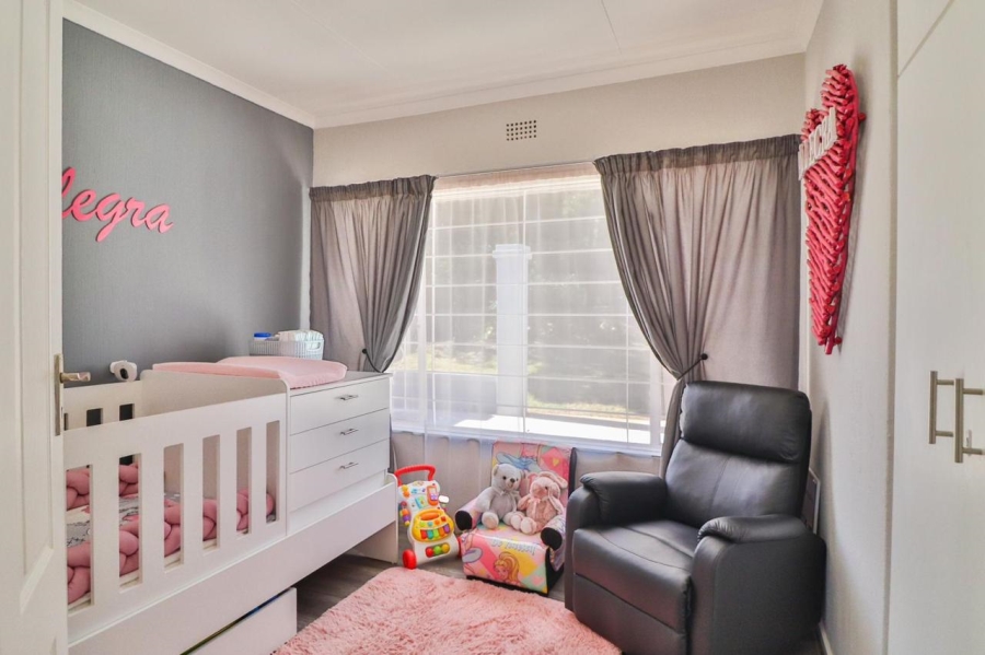 To Let 3 Bedroom Property for Rent in Roodekrans Gauteng