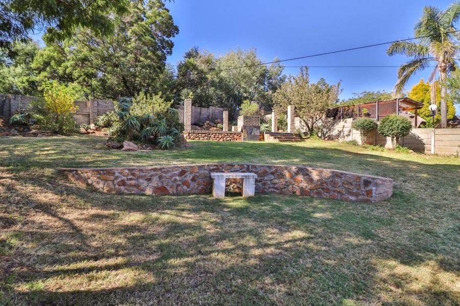 To Let 3 Bedroom Property for Rent in Roodekrans Gauteng