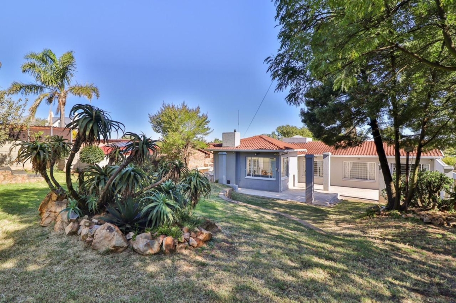 To Let 3 Bedroom Property for Rent in Roodekrans Gauteng