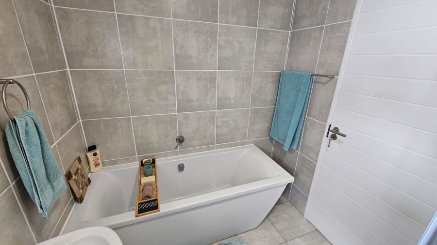 1 Bedroom Property for Sale in Mooikloof Gauteng