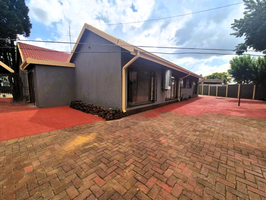 3 Bedroom Property for Sale in Sonland Park Gauteng
