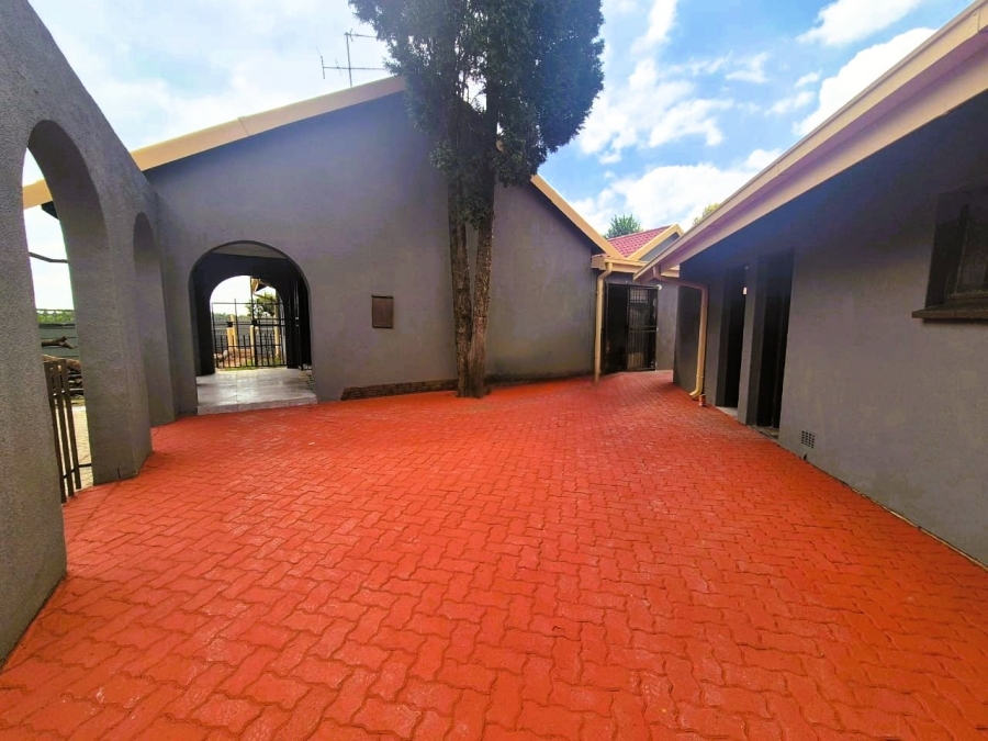3 Bedroom Property for Sale in Sonland Park Gauteng