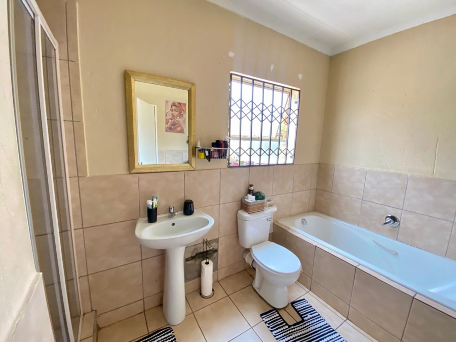 3 Bedroom Property for Sale in Staalrus Gauteng