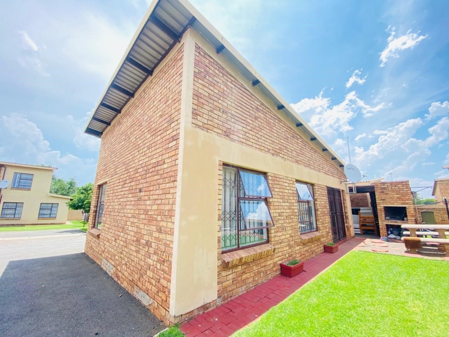 3 Bedroom Property for Sale in Staalrus Gauteng