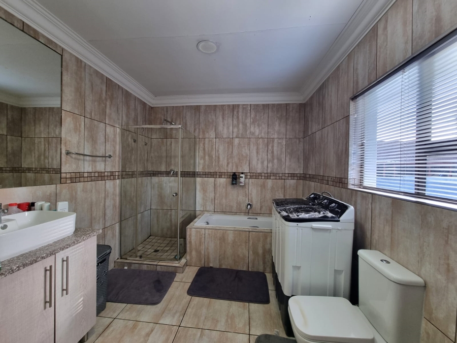 3 Bedroom Property for Sale in Three Rivers Proper Gauteng