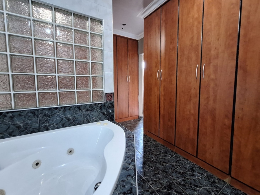 4 Bedroom Property for Sale in Rensburg Gauteng
