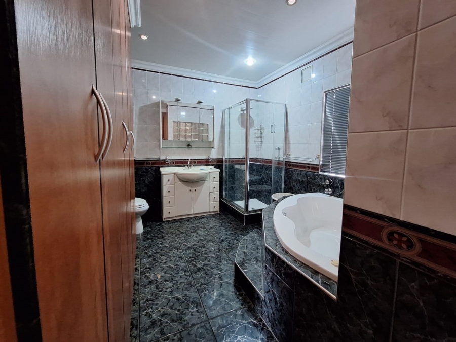 4 Bedroom Property for Sale in Rensburg Gauteng