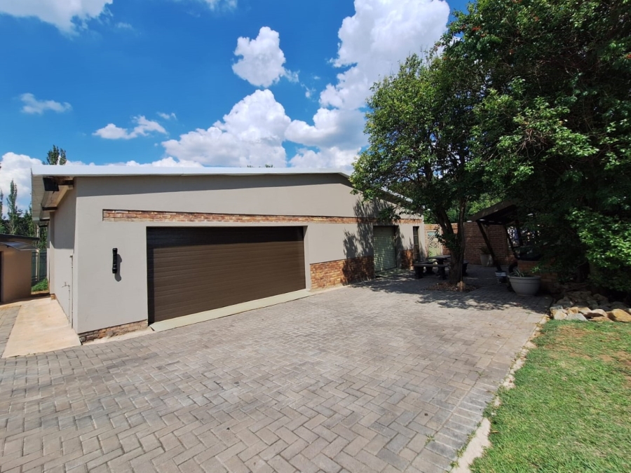 4 Bedroom Property for Sale in Rensburg Gauteng