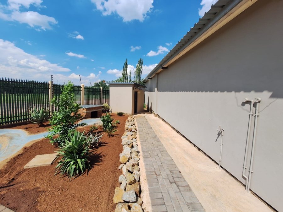 4 Bedroom Property for Sale in Rensburg Gauteng