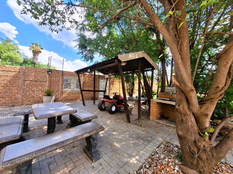 4 Bedroom Property for Sale in Rensburg Gauteng