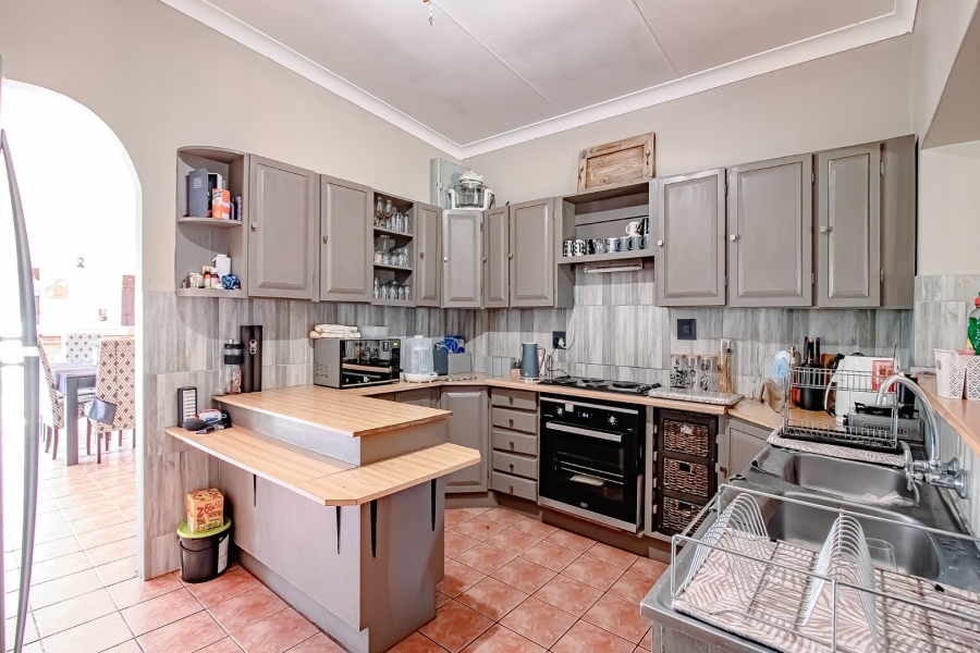 5 Bedroom Property for Sale in Sinoville Gauteng