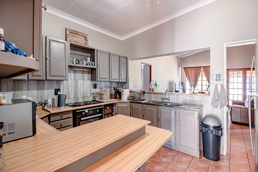 5 Bedroom Property for Sale in Sinoville Gauteng