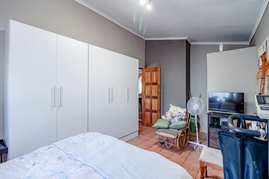 5 Bedroom Property for Sale in Sinoville Gauteng