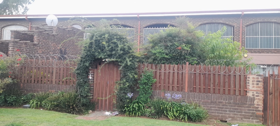 2 Bedroom Property for Sale in Meyerton Central Gauteng