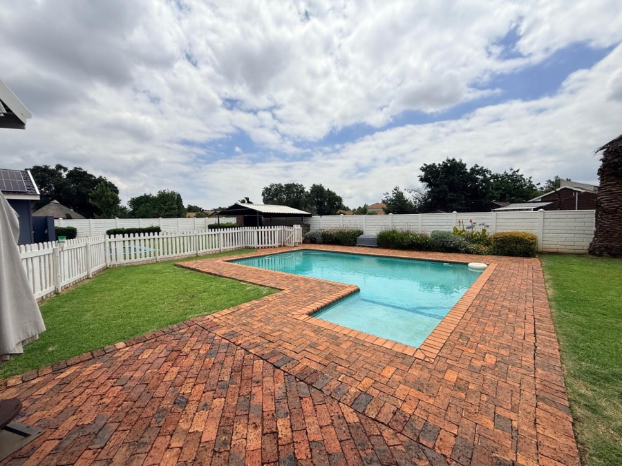 3 Bedroom Property for Sale in Golf Park Gauteng