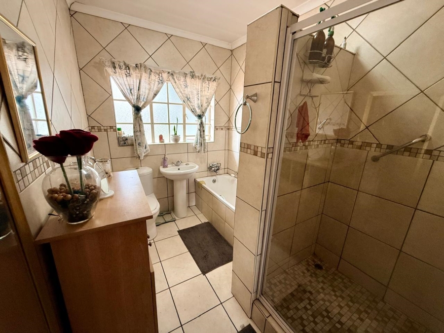 3 Bedroom Property for Sale in Golf Park Gauteng