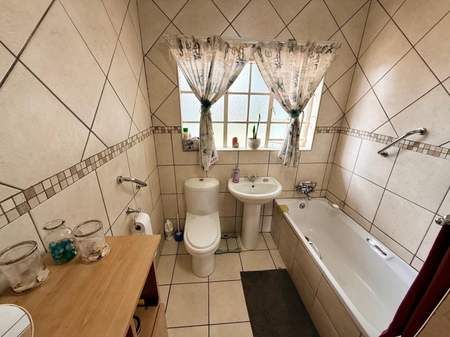 3 Bedroom Property for Sale in Golf Park Gauteng