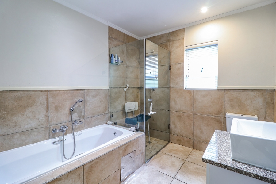 2 Bedroom Property for Sale in Broadacres Gauteng