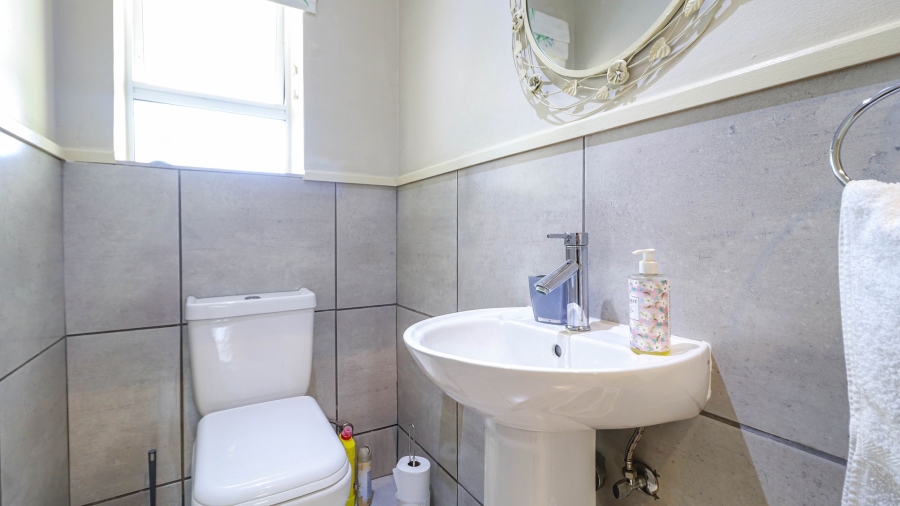 2 Bedroom Property for Sale in Broadacres Gauteng