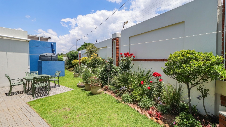 2 Bedroom Property for Sale in Broadacres Gauteng