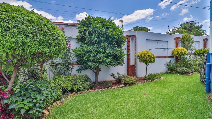 2 Bedroom Property for Sale in Broadacres Gauteng