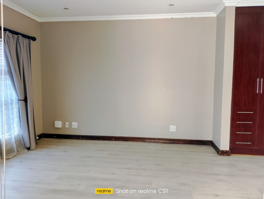 3 Bedroom Property for Sale in Kenleaf Gauteng