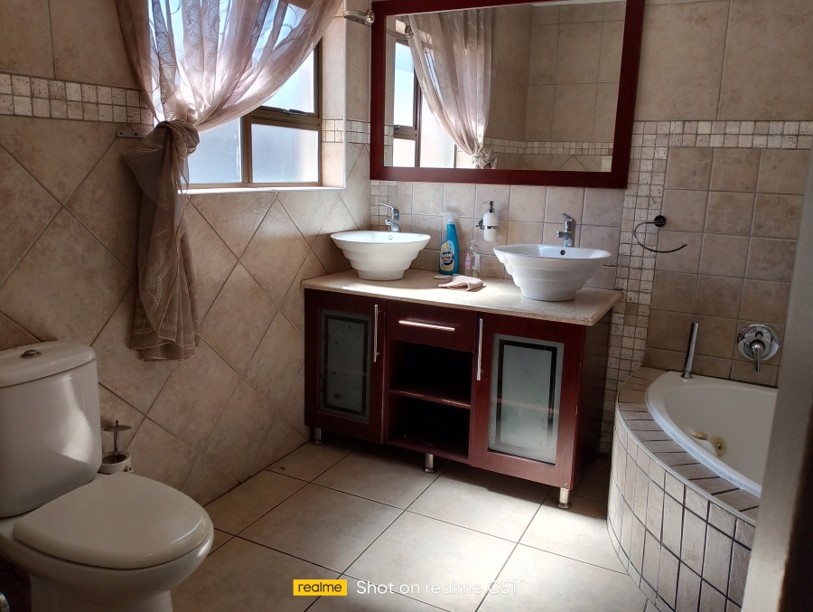 3 Bedroom Property for Sale in Kenleaf Gauteng