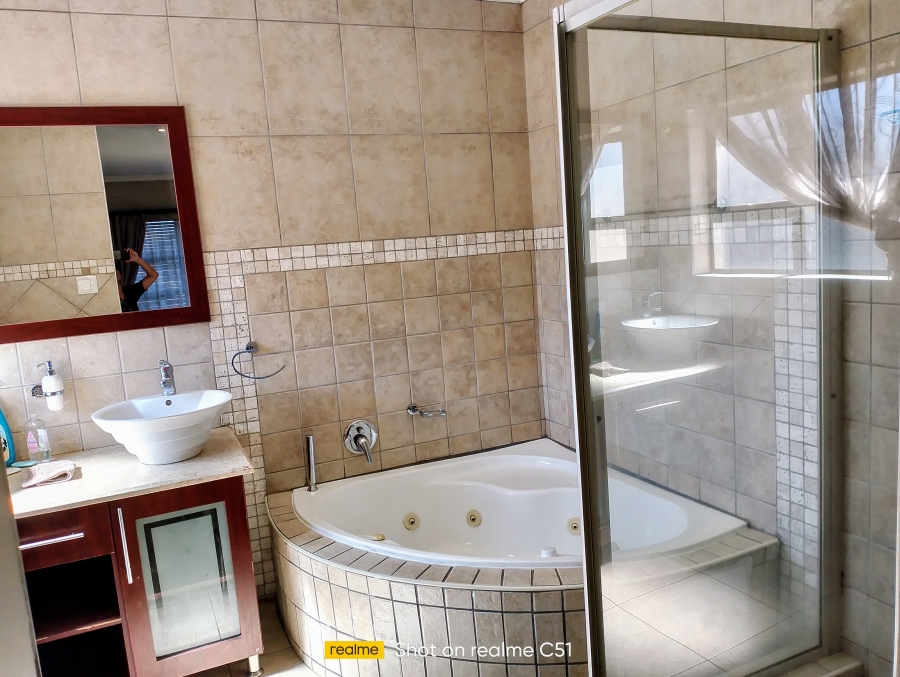 3 Bedroom Property for Sale in Kenleaf Gauteng