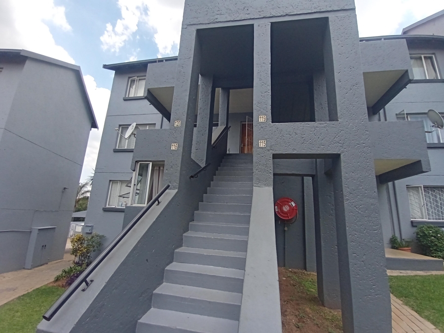 2 Bedroom Property for Sale in Linmeyer Gauteng