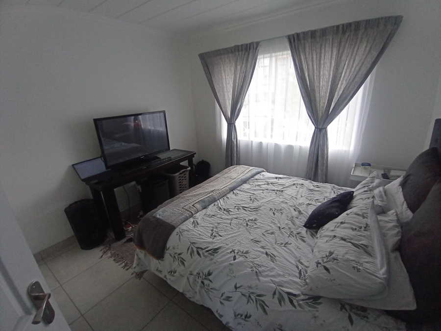 2 Bedroom Property for Sale in Linmeyer Gauteng