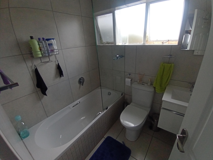 2 Bedroom Property for Sale in Linmeyer Gauteng