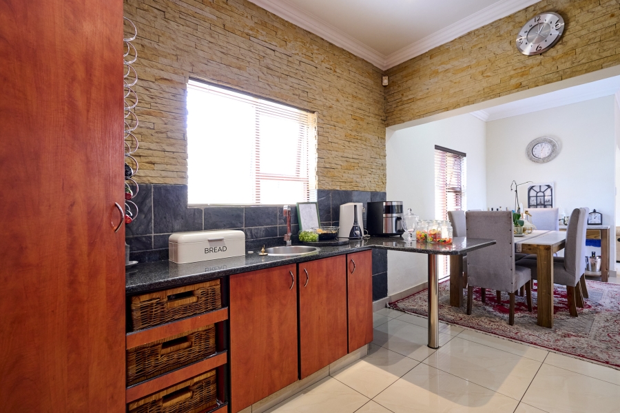 3 Bedroom Property for Sale in Halfway Gardens Gauteng