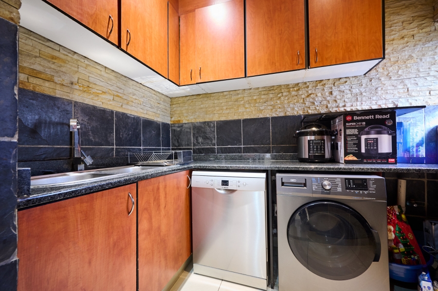 3 Bedroom Property for Sale in Halfway Gardens Gauteng