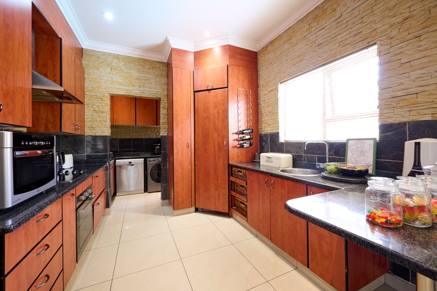 3 Bedroom Property for Sale in Halfway Gardens Gauteng
