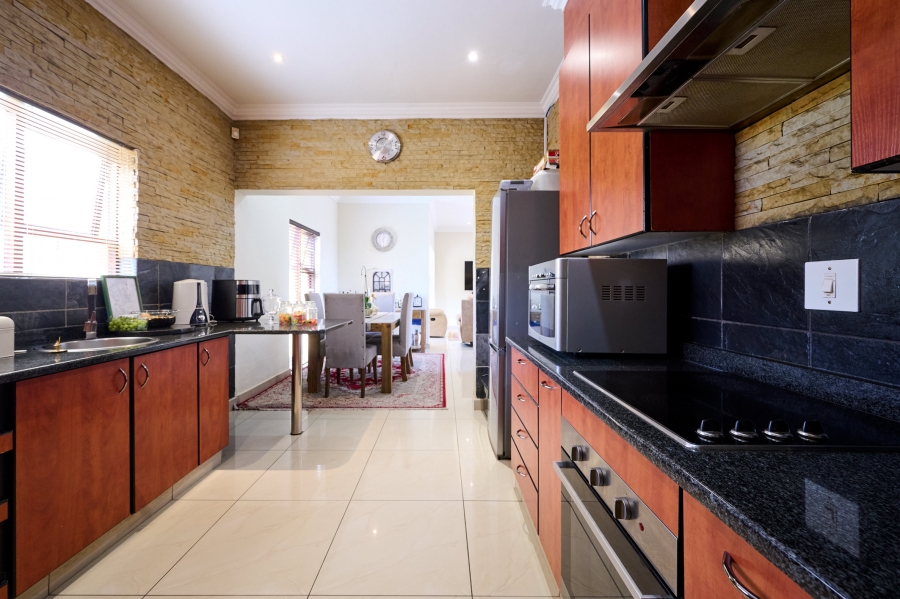 3 Bedroom Property for Sale in Halfway Gardens Gauteng