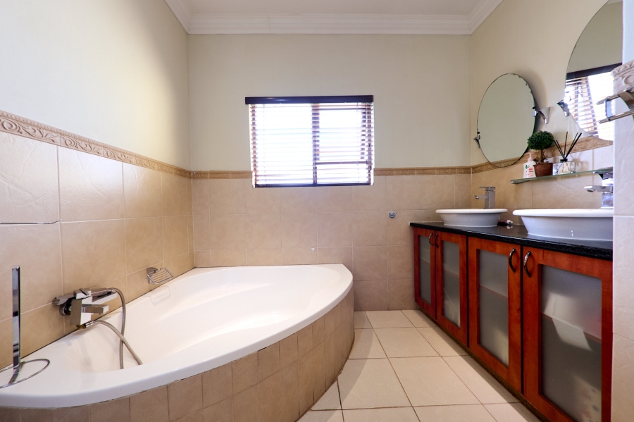 3 Bedroom Property for Sale in Halfway Gardens Gauteng