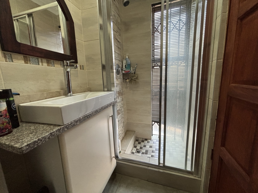 2 Bedroom Property for Sale in Constantia Kloof Gauteng