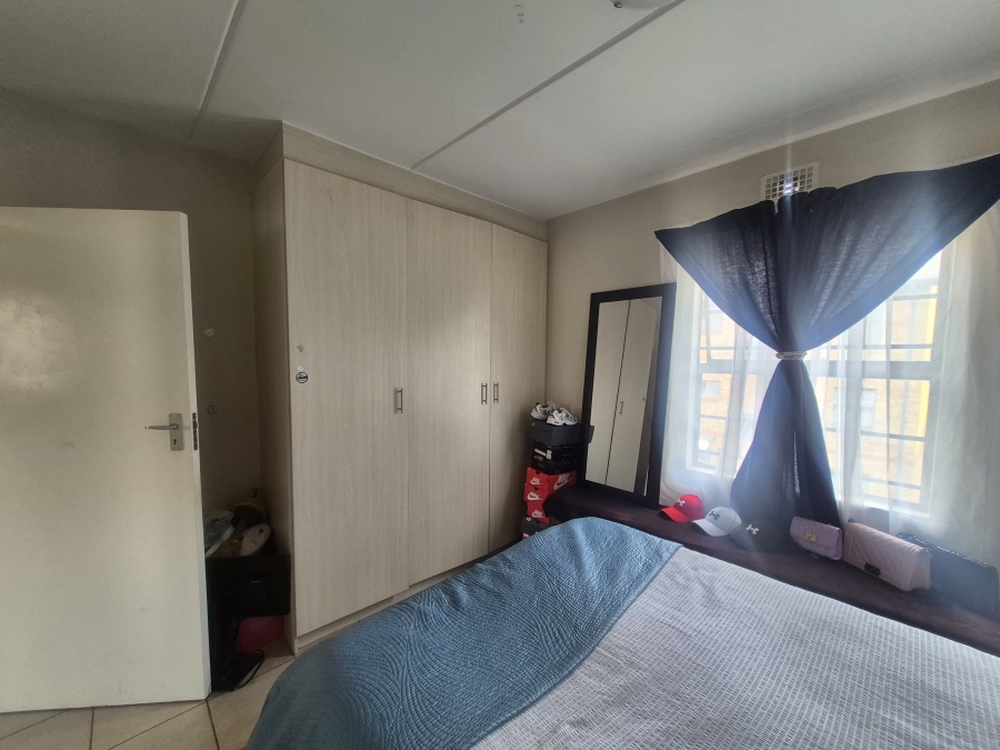 2 Bedroom Property for Sale in Erand Gardens Gauteng