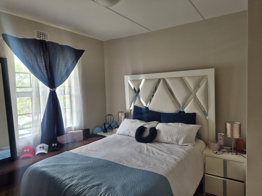 2 Bedroom Property for Sale in Erand Gardens Gauteng