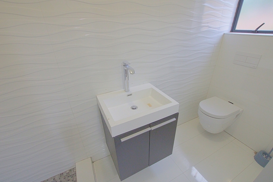 To Let 5 Bedroom Property for Rent in Kyalami Glen Estate Gauteng