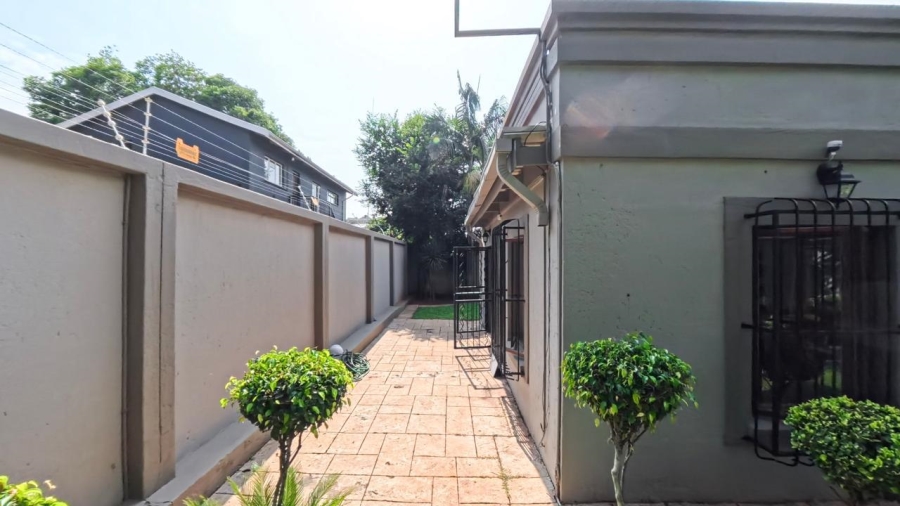 To Let commercial Property for Rent in Waverley Gauteng